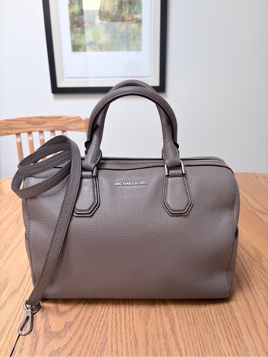 Michael Kors Handbags - Michael Kors Mercer Medium Leather Duffel Bag